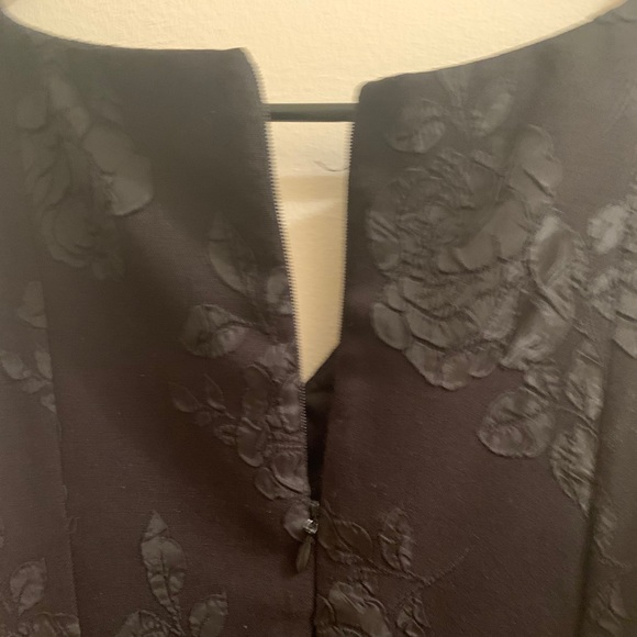 Taylor - Black Floral V Neck Line Dress - Picture 4 of 7